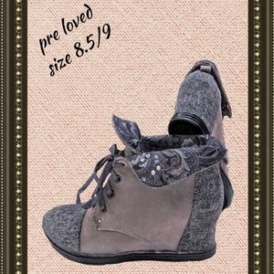 Blowfish boots size 8 and 1/2 to 9